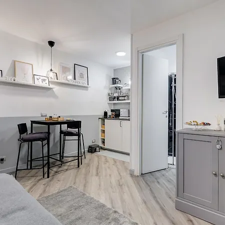 Diecipassi Dal Colosseo Holiday home *