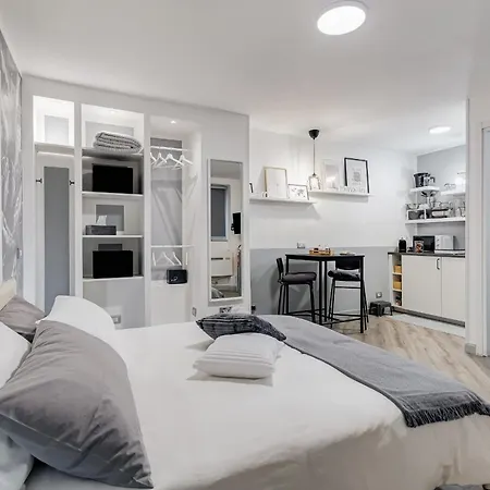 Diecipassi Dal Colosseo Róma