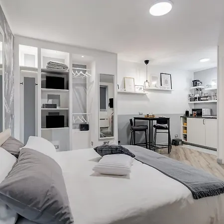 Diecipassi Dal Colosseo Holiday home Rome