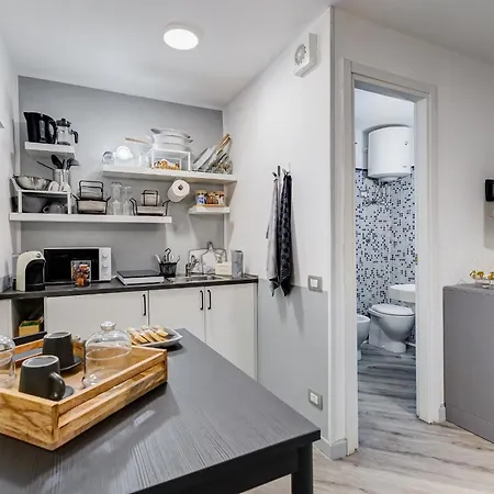 Diecipassi Dal Colosseo Nyaraló