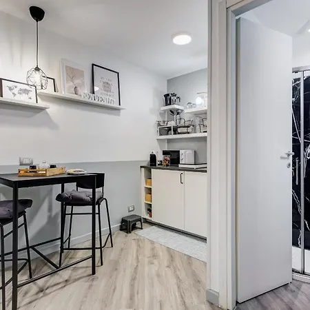 Holiday home Diecipassi Dal Colosseo Rome