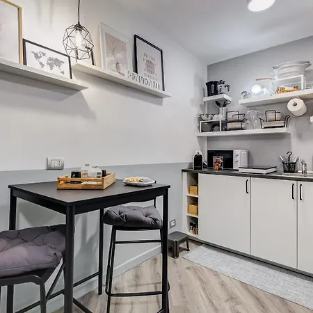 Diecipassi Dal Colosseo Holiday home Rome