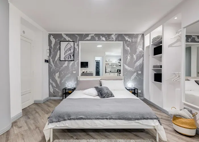 Diecipassi Dal Colosseo Рим